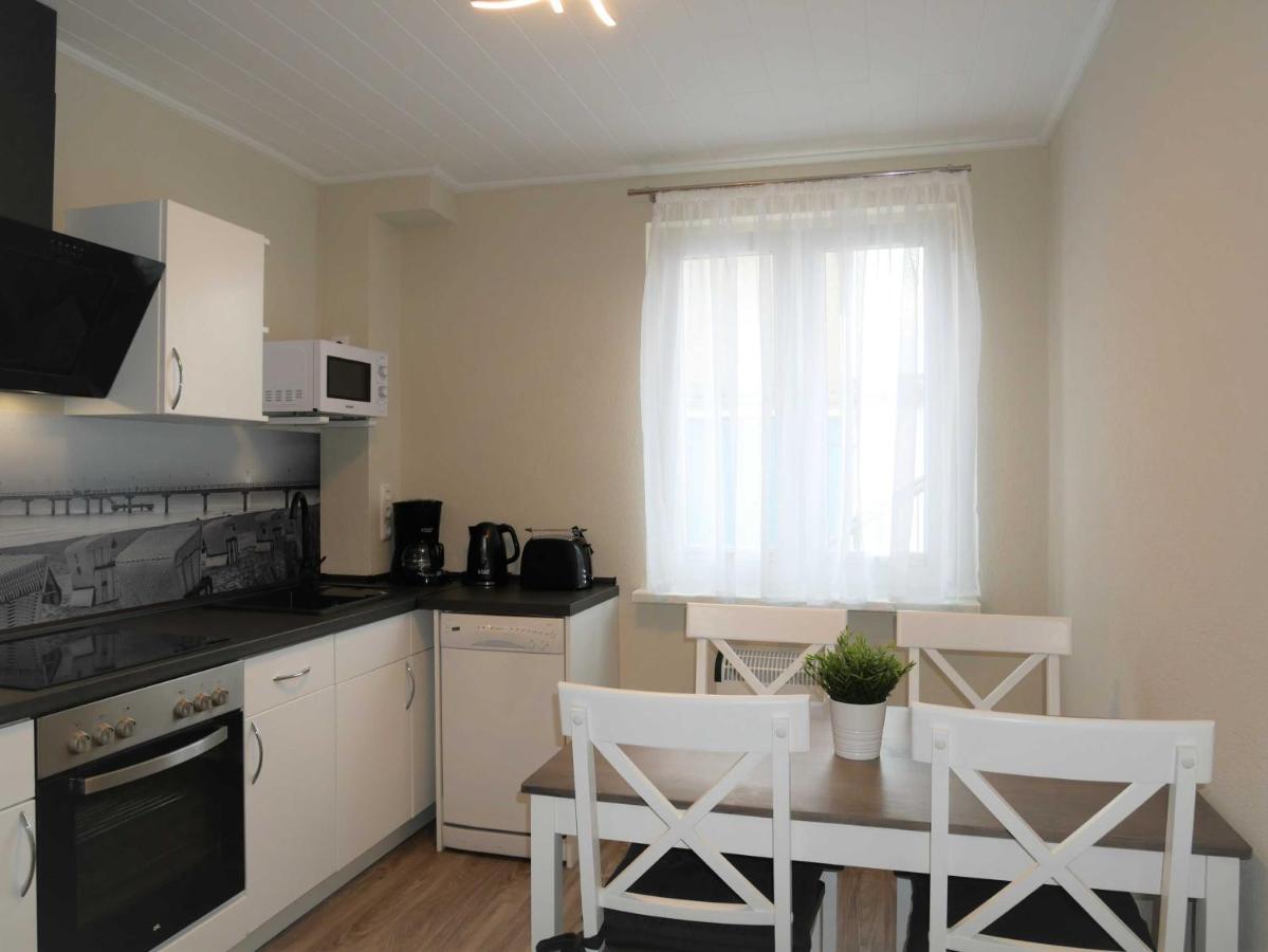 Ferienwohnung Zur Ostsee 3 ツィノヴィッツ エクステリア 写真